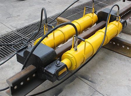 鋼軌拉伸機(jī)在調(diào)整鐵路軌道時，如何確保調(diào)整后的鋼軌平直、穩(wěn)定?